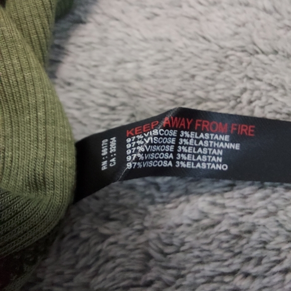 NWT Urban Outfitters Olive Cropped Tee - Picture 6 of 7